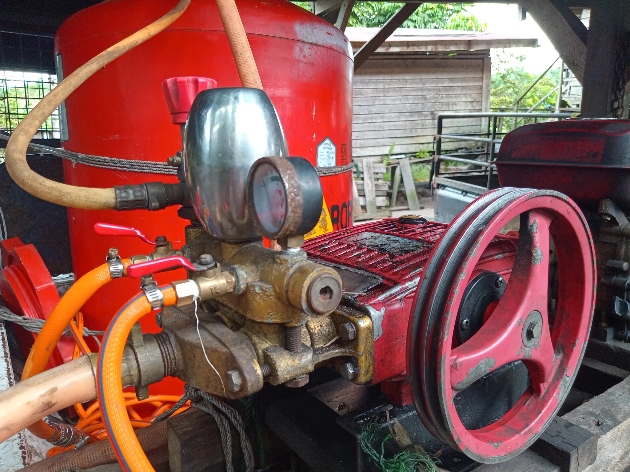 Peralatan Semprot Yang Handal Dan Efektif: Petani Sawit Pasti Suka