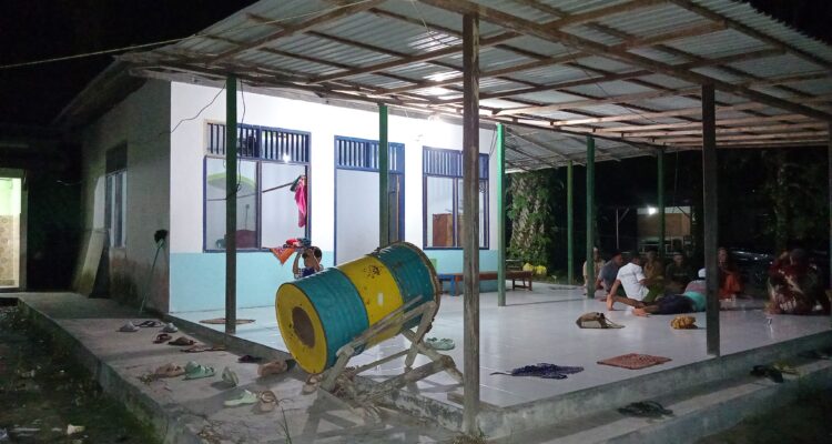 Tadarus Bersama Tetangga: Suasana Malam Di Rt.004 Parang Batang