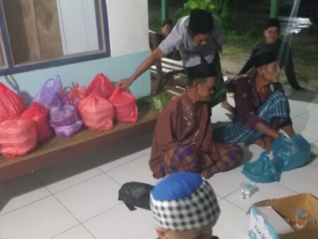 Syukuran Khataman Al-Qur'An Di Rt.04 Parang Batang Dengan Do'A Dan Makan Bersama